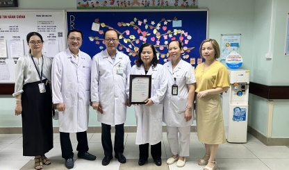 Quỹ Ngày mai tươi sáng mang Tết Thiếu nhi đến với các chiến binh nhí tại bệnh viện Nhi Trung ương