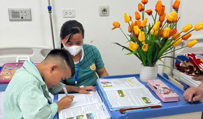 Một phép màu cho cậu bé luôn xin mẹ được đi học (Mã số: UH2606-01)